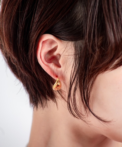 TOM WOOD(トムウッド)の「【TOMWOOD】Twist Hoops Small ゴールド ピアス ユニセックス(ピアス(両耳用)・レディース・ゴールド・FREE)」の6枚目の写真
