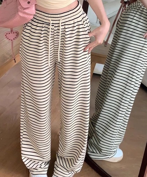 AsheKsha(アシクシャ)の「オフホワイト細ストライプのドローストリングワイドパンツ(その他パンツ・レディース・ブラック×ホワイト・F)」の1枚目の写真