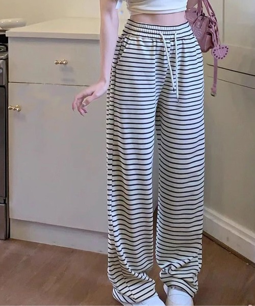AsheKsha(アシクシャ)の「オフホワイト細ストライプのドローストリングワイドパンツ(その他パンツ・レディース・ブラック×ホワイト・F)」の4枚目の写真
