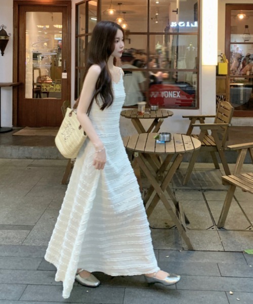 FAVORITO(ファヴォリート)の「キャミワンピース(ワンピース・レディース・ベージュ/ブラック・F)」の1枚目の写真