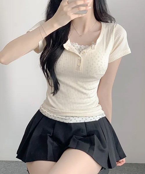 Girly Doll(ガーリードール)の「ヘンリーネック小花柄レイヤード半袖カットソー(その他トップス・レディース・ベージュ/ブルー・L/M)」の4枚目の写真