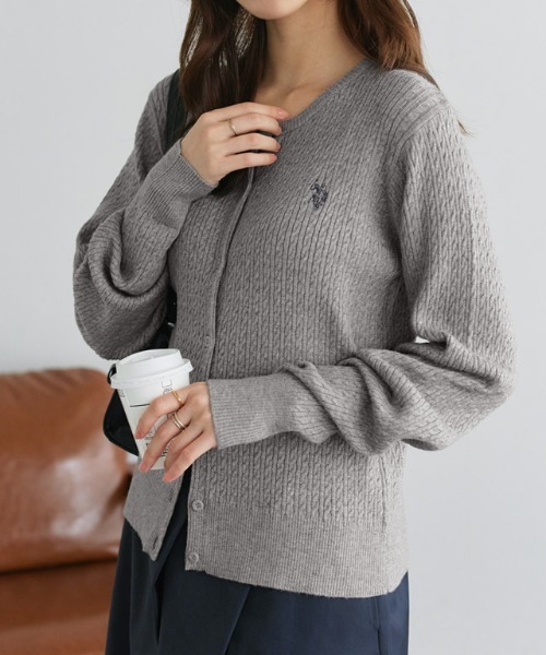 U.S. POLO ASSN.(ユーエスポロアッスン)の「U.S. POLO ASSN. ケーブルニットカーディガン(カーディガン/ボレロ・レディース・ベージュ系その他/ピンク系その他/ネイビー/オフホワイト/グレー系・LL/S/L/M)」の21枚目の写真