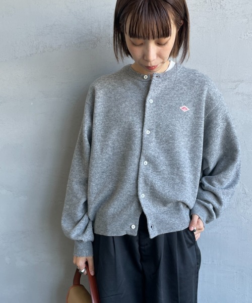 DANTON（ダントン）の「【WEB先行予約】[DANTON/ダントン] クルーネックニットカーディガン（カーディガン/ボレロ・レディース・グレイッシュベージュ/オートミール/ライトグレー/レッド/ブラック/ブラウン・36/34）」の2枚目の写真
