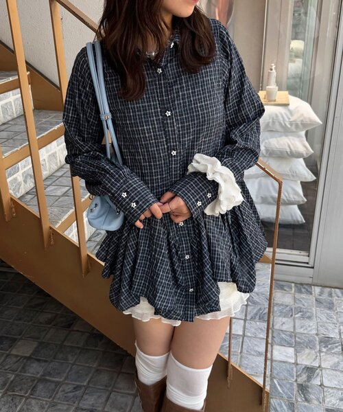 CIAOPANIC(チャオパニック)の「【WEB限定】星ボタンウェーブフリルヘムチュニックシャツ(シャツ/ブラウス・レディース・ホワイト/ブルー/イエロー/サックスブルー/グリーン/ブラック・ONE SIZE)」の17枚目の写真