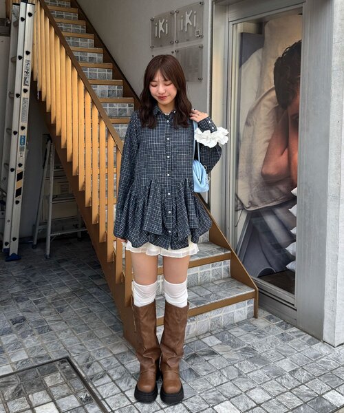 CIAOPANIC(チャオパニック)の「【WEB限定】星ボタンウェーブフリルヘムチュニックシャツ(シャツ/ブラウス・レディース・ホワイト/ブルー/イエロー/サックスブルー/グリーン/ブラック・ONE SIZE)」の20枚目の写真