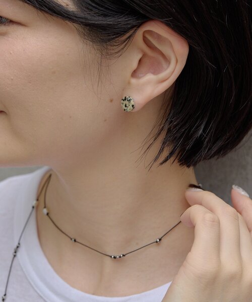 ear PAPILLONNER(イアパピヨネ)の「《金属アレルギー対応/ステンレスポスト》平丸天然石ピアス(ピアス(両耳用)・レディース・ホワイト/サンドベージュ・FREE)」の13枚目の写真