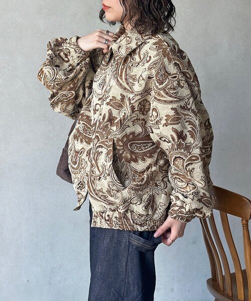 CPCM(シーピーシーエム)の「ぺイズリー柄ゴブランジップジャケット(ブルゾン・メンズ・アイボリー/ブラック・LARGE/MEDIUM)」の4枚目の写真