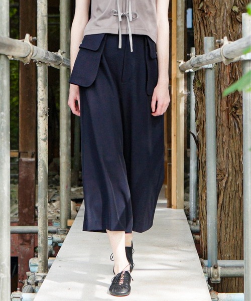mintdesigns（ミントデザインズ）の「Utility Pocket Midi Pants（その他パンツ・レディース・グレー/ネイビー・ONESIZE）」の2枚目の写真