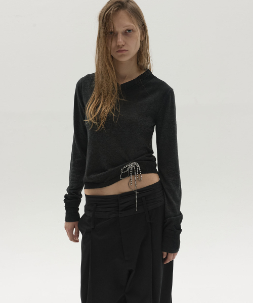 LCDC TM（エルシーディーシーティーエム）の「FRAYED V-NECK KNIT TOP (DARK GREY)（ニット/セーター・レディース・その他・OS）」の5枚目の写真