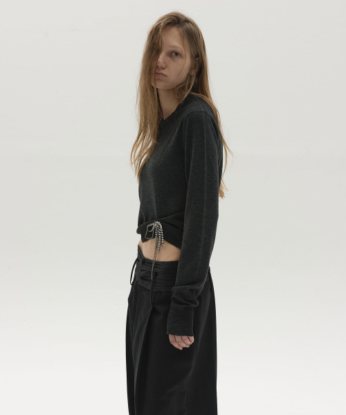 LCDC TM（エルシーディーシーティーエム）の「FRAYED V-NECK KNIT TOP (DARK GREY)（ニット/セーター・レディース・その他・OS）」の6枚目の写真
