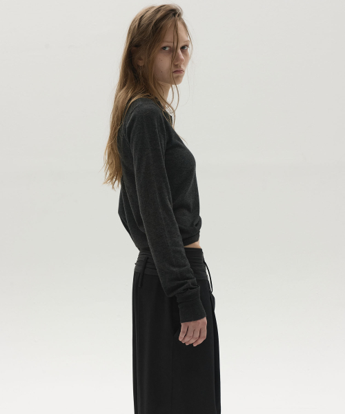 LCDC TM（エルシーディーシーティーエム）の「FRAYED V-NECK KNIT TOP (DARK GREY)（ニット/セーター・レディース・その他・OS）」の7枚目の写真