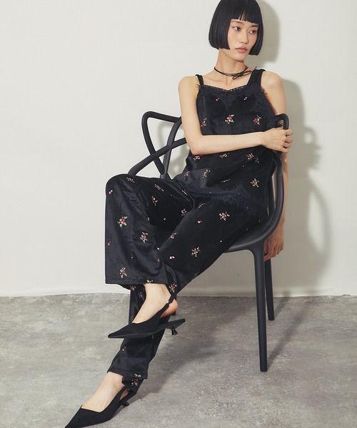 ANOTHER S(アナザーエス)の「花柄刺繍ベロアセミフレアパンツ(その他パンツ・レディース・ブラック/ブラウン・FREE)」の13枚目の写真