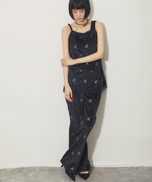 ANOTHER S(アナザーエス)の「花柄刺繍ベロアセミフレアパンツ(その他パンツ・レディース・ブラック/ブラウン・FREE)」の12枚目の写真