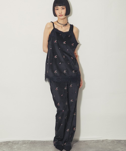 ANOTHER S(アナザーエス)の「花柄刺繍ベロアセミフレアパンツ(その他パンツ・レディース・ブラック/ブラウン・FREE)」の15枚目の写真