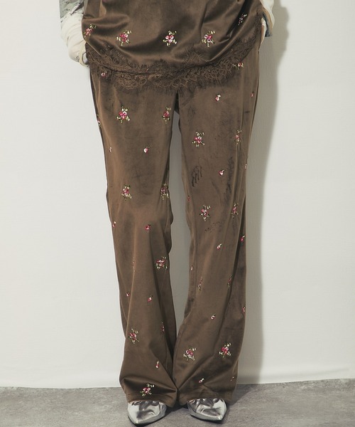 ANOTHER S(アナザーエス)の「花柄刺繍ベロアセミフレアパンツ(その他パンツ・レディース・ブラック/ブラウン・FREE)」の21枚目の写真