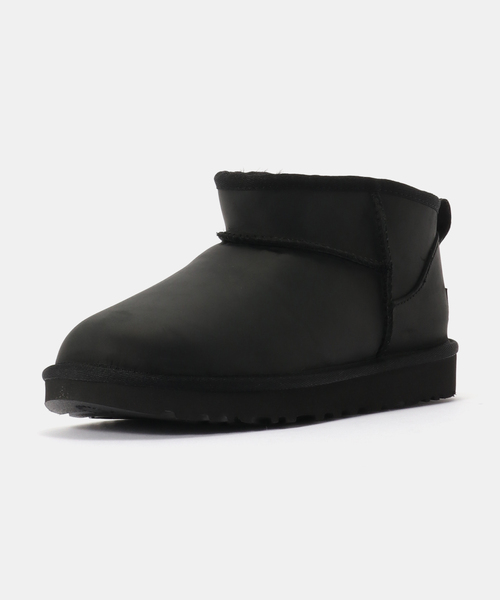 UGG（アグ）の「UGG W Classic Ultra Mini LTHR 1174210-BLAK（ブーツ・レディース・ブラック・23cm/24cm/25cm）」の2枚目の写真