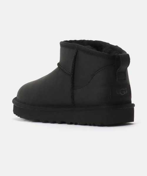 UGG（アグ）の「UGG W Classic Ultra Mini LTHR 1174210-BLAK（ブーツ・レディース・ブラック・23cm/24cm/25cm）」の3枚目の写真