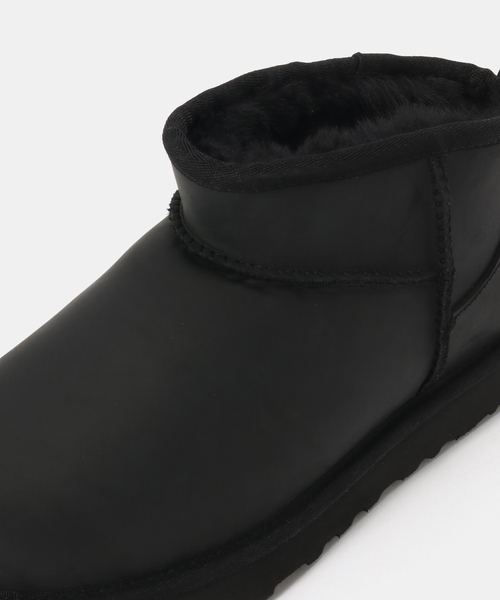 UGG（アグ）の「UGG W Classic Ultra Mini LTHR 1174210-BLAK（ブーツ・レディース・ブラック・23cm/24cm/25cm）」の6枚目の写真