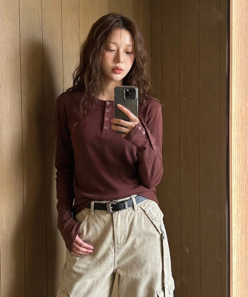 LXT（エルエックスティー）の「コットンブレンド スナップヘンリーネック ロングスリーブ [バーガンディ]（Tシャツ/カットソー・レディース・その他・MEDIUM/LARGE/X-LARGE）」の4枚目の写真