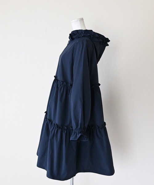 Neige（ネージュ）の「撥水フリルティアードコート（その他アウター・レディース・ネイビー/ライトベージュ・ONE SIZE）」の14枚目の写真