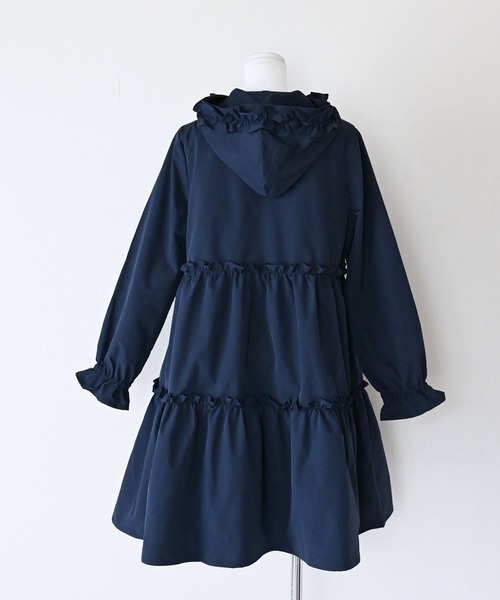 Neige（ネージュ）の「撥水フリルティアードコート（その他アウター・レディース・ネイビー/ライトベージュ・ONE SIZE）」の13枚目の写真