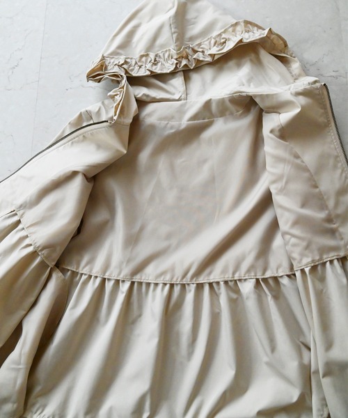Neige（ネージュ）の「撥水フリルティアードコート（その他アウター・レディース・ネイビー/ライトベージュ・ONE SIZE）」の17枚目の写真