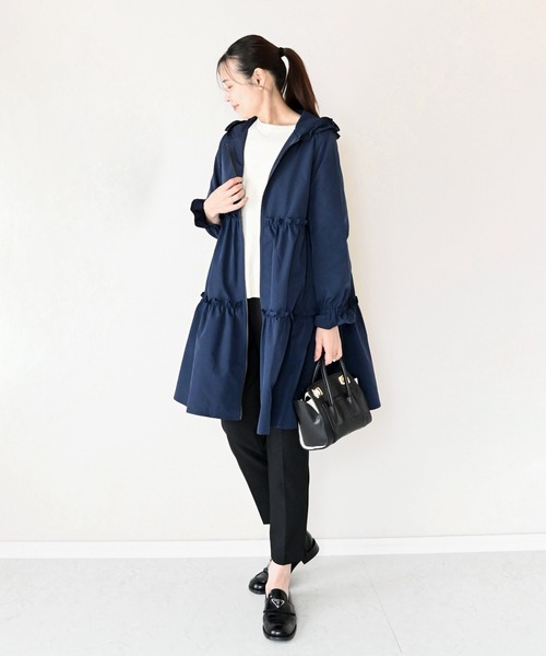 Neige（ネージュ）の「撥水フリルティアードコート（その他アウター・レディース・ネイビー/ライトベージュ・ONE SIZE）」の4枚目の写真