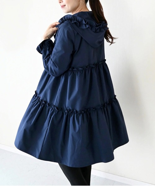 Neige（ネージュ）の「撥水フリルティアードコート（その他アウター・レディース・ネイビー/ライトベージュ・ONE SIZE）」の11枚目の写真