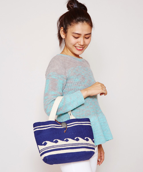 Kahiko（カヒコ）の「【kahiko】ウェーブボーダートートバッグ（トートバッグ・レディース・ネイビー/ホワイト/グレー/ブラック・FREE）」の4枚目の写真