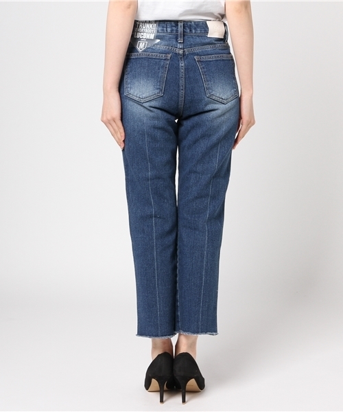 LUC DNM （ラックデニム）の「LUCDNM ラックデニム　tape line boy's テープラインボーイズ（デニムパンツ・レディース・ブルー・LARGE/MEDIUM）」の4枚目の写真