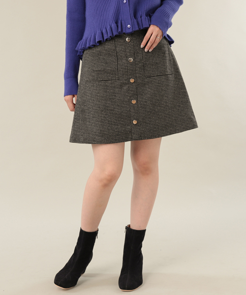 mystic(ミスティック)の「フロント釦台形スカート(スカート・レディース・チャコールグレー/レッド/ブラック・1/2)」の1枚目の写真