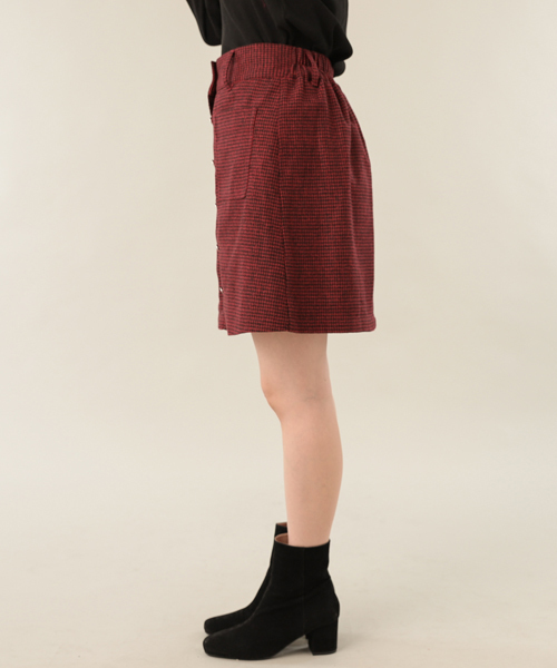 mystic(ミスティック)の「フロント釦台形スカート(スカート・レディース・チャコールグレー/レッド/ブラック・1/2)」の6枚目の写真