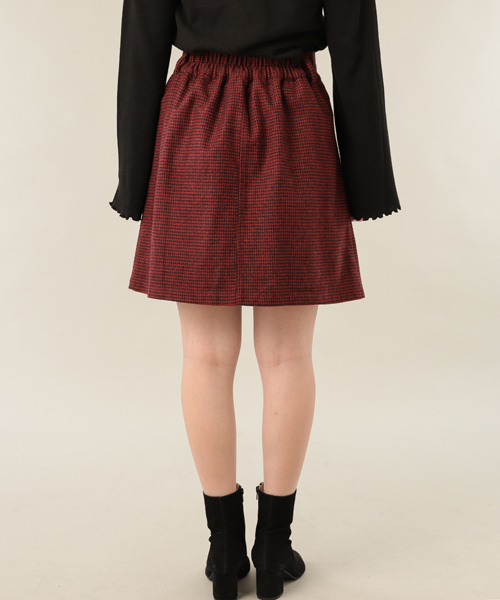 mystic(ミスティック)の「フロント釦台形スカート(スカート・レディース・チャコールグレー/レッド/ブラック・1/2)」の7枚目の写真