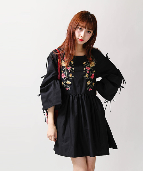 WEGO（ウィゴー）の「WEGO/リボンスリーブ刺繍ワンピース（ワンピース・レディース・ベージュ/ブラック・FREE）」の17枚目の写真