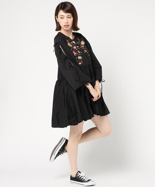 WEGO（ウィゴー）の「WEGO/リボンスリーブ刺繍ワンピース（ワンピース・レディース・ベージュ/ブラック・FREE）」の6枚目の写真