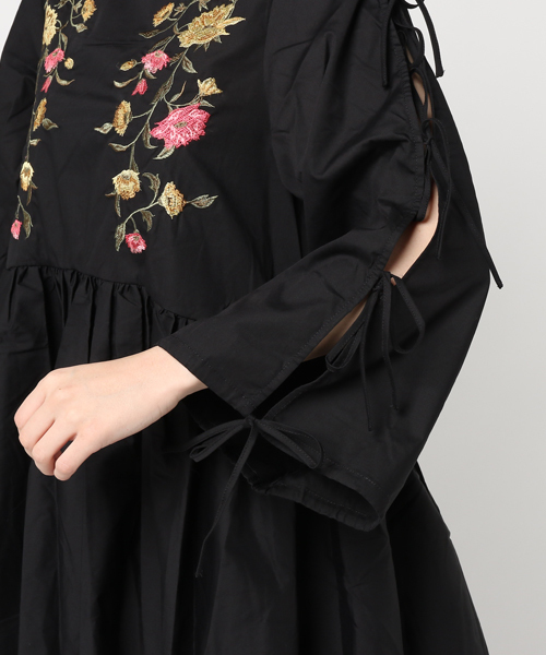 WEGO（ウィゴー）の「WEGO/リボンスリーブ刺繍ワンピース（ワンピース・レディース・ベージュ/ブラック・FREE）」の9枚目の写真