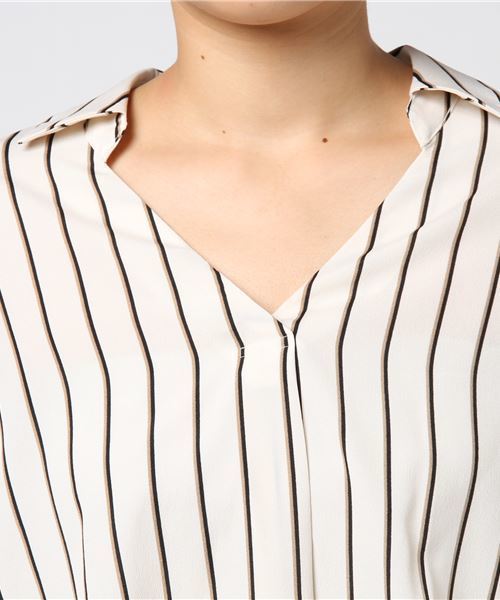 RIVE DROITE(リヴドロワ)の「フロントタックストライプシャツ(シャツ/ブラウス・レディース・オフホワイト/ネイビー/ベージュ・FREE)」の5枚目の写真