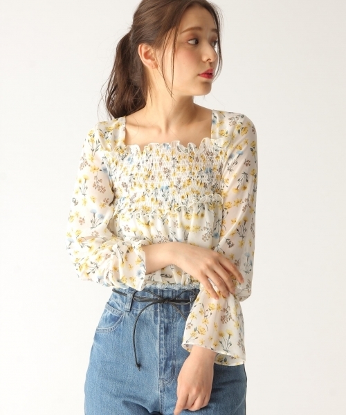 mysty woman(ミスティウーマン)の「花柄シャーリング入りブラウス(シャツ/ブラウス・レディース・オフホワイト/サックスブルー/ネイビー・FREE)」の9枚目の写真