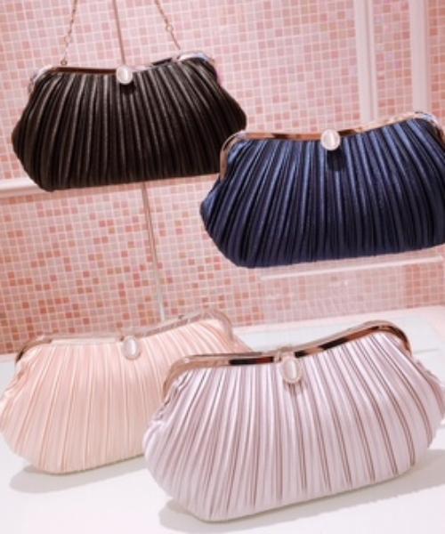 Cupid Heart（キューピッドハート）の「【Cupid Heart】結婚式バッグ プリーツパーティーバッグ（クラッチバッグ・レディース・ネイビー/ベージュ/ブラック/シルバー・MEDIUM）」の11枚目の写真