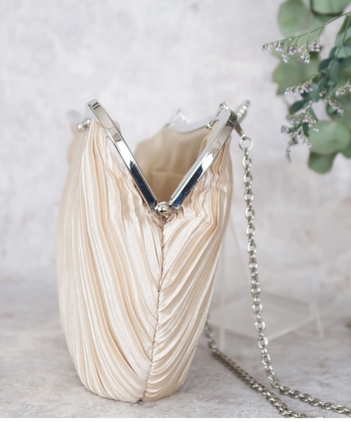 Cupid Heart（キューピッドハート）の「【Cupid Heart】結婚式バッグ プリーツパーティーバッグ（クラッチバッグ・レディース・ネイビー/ベージュ/ブラック/シルバー・MEDIUM）」の13枚目の写真