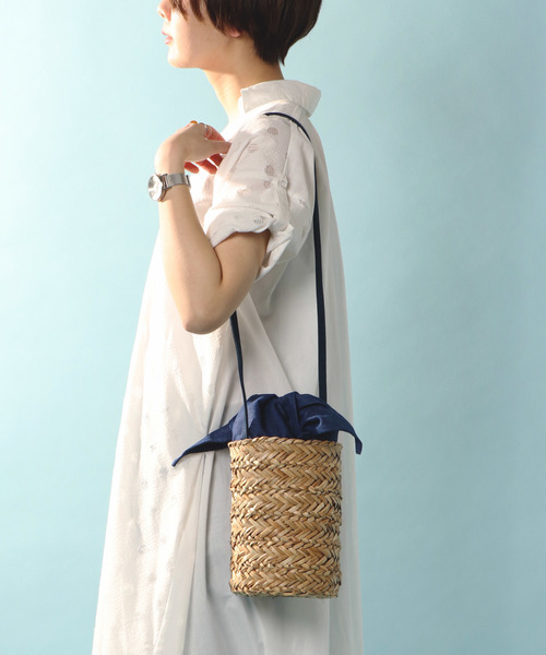 notch.(ノッチ)の「シーグラス エクシレショルダーバッグ(かごバッグ・レディース・ネイビー/キャメル・ONE SIZE)」の1枚目の写真