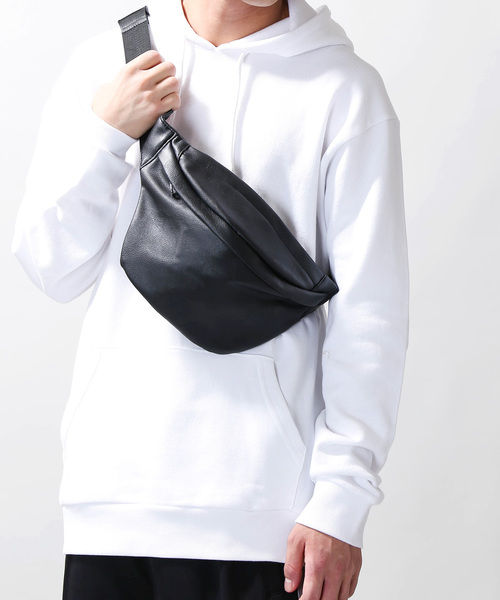 WEGO（ウィゴー）の「WEGO/フェイクレザーウエストバッグ（ボディバッグ/ウエストポーチ・メンズ・ブラック/グレー・FREE）」の2枚目の写真