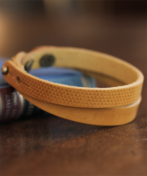 NANO universe（ナノユニバース）の「BARK TANNAGE(バークタンネイジ)/ Imagination Bracelet（ブレスレット・メンズ・イエロー/ブルー/キャメル/ワイン/ダークブラウン/ブラック・FREE）」の5枚目の写真