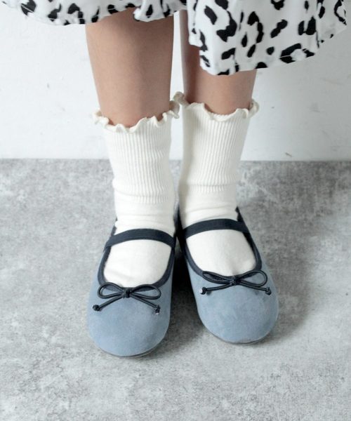 SOROTTO（ソロット）の「ぺたんこバレエシューズ 16-18cm ストラップ付き（バレエシューズ・キッズ・ブラック/ベージュ/ピンク/ブルーグレー/イエロー/グリーン/レオパード/ブラック系その他/ゴールド/レッド/ブルー/ピンク系その他/ブラック系その他2/シルバー/その他/チェック/レッド系その他/キャメル/グリーン系その他/オレンジ/ブルー系その他/パープル/ダークブラウン/ブラウン系その他/ゴールド系その他/その他1/アイボリー/ブラック系その他3・16.0cm/17.0cm/18.0cm）」の13枚目の写真