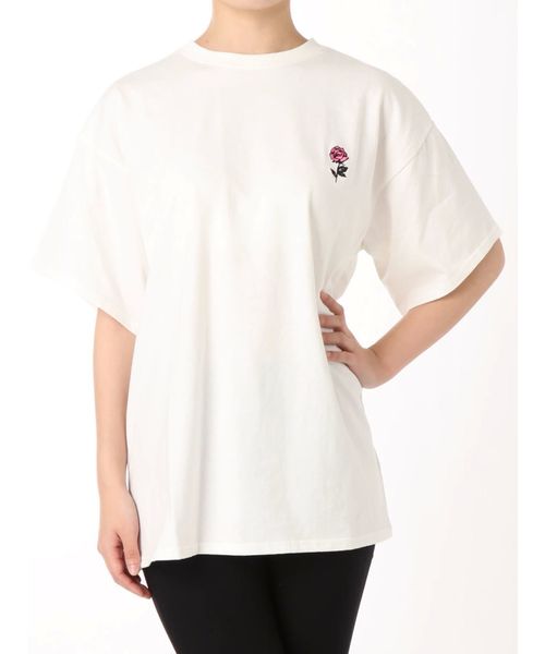 jouetie（ジュエティ）の「サテンBIGロゴT（Tシャツ/カットソー・レディース・オフホワイト/ブラック/オレンジ・MEDIUM）」の2枚目の写真