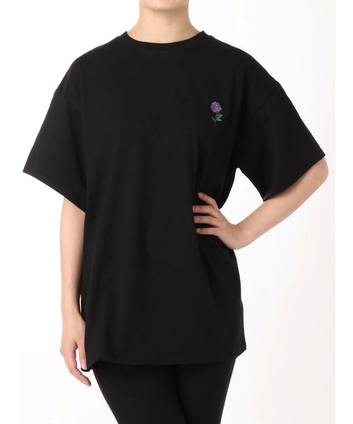 jouetie(ジュエティ)の「サテンBIGロゴT/オーバーサイズカットソー(Tシャツ/カットソー)」|ブラック