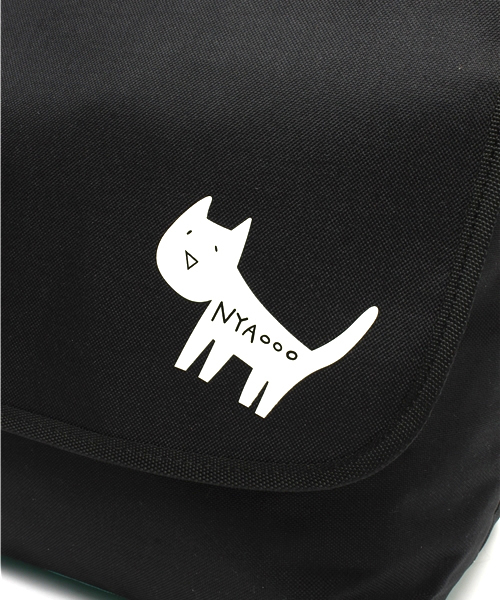 POU DOU DOU（プードゥドゥ）の「ナイロンにゃんこプリントメッセンジャーL（メッセンジャーバッグ・レディース・ブラック・F）」の8枚目の写真