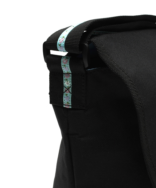 POU DOU DOU（プードゥドゥ）の「ナイロンにゃんこプリントメッセンジャーL（メッセンジャーバッグ・レディース・ブラック・F）」の9枚目の写真