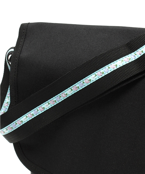 POU DOU DOU（プードゥドゥ）の「ナイロンにゃんこプリントメッセンジャーL（メッセンジャーバッグ・レディース・ブラック・F）」の5枚目の写真