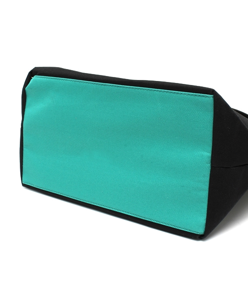 POU DOU DOU（プードゥドゥ）の「ナイロンにゃんこプリントメッセンジャーL（メッセンジャーバッグ・レディース・ブラック・F）」の6枚目の写真